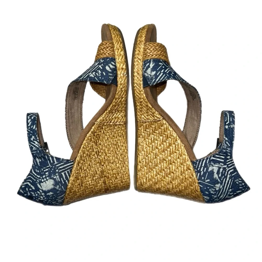 Toms Clarissa Blue Tan Wedge Size 8 Women Excellent Condition